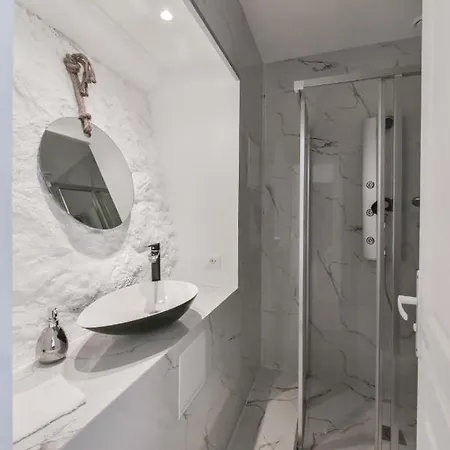 The White House Beausoleil- Monaco Border Waterfall & View Of Sea And Monaco Beausoleil